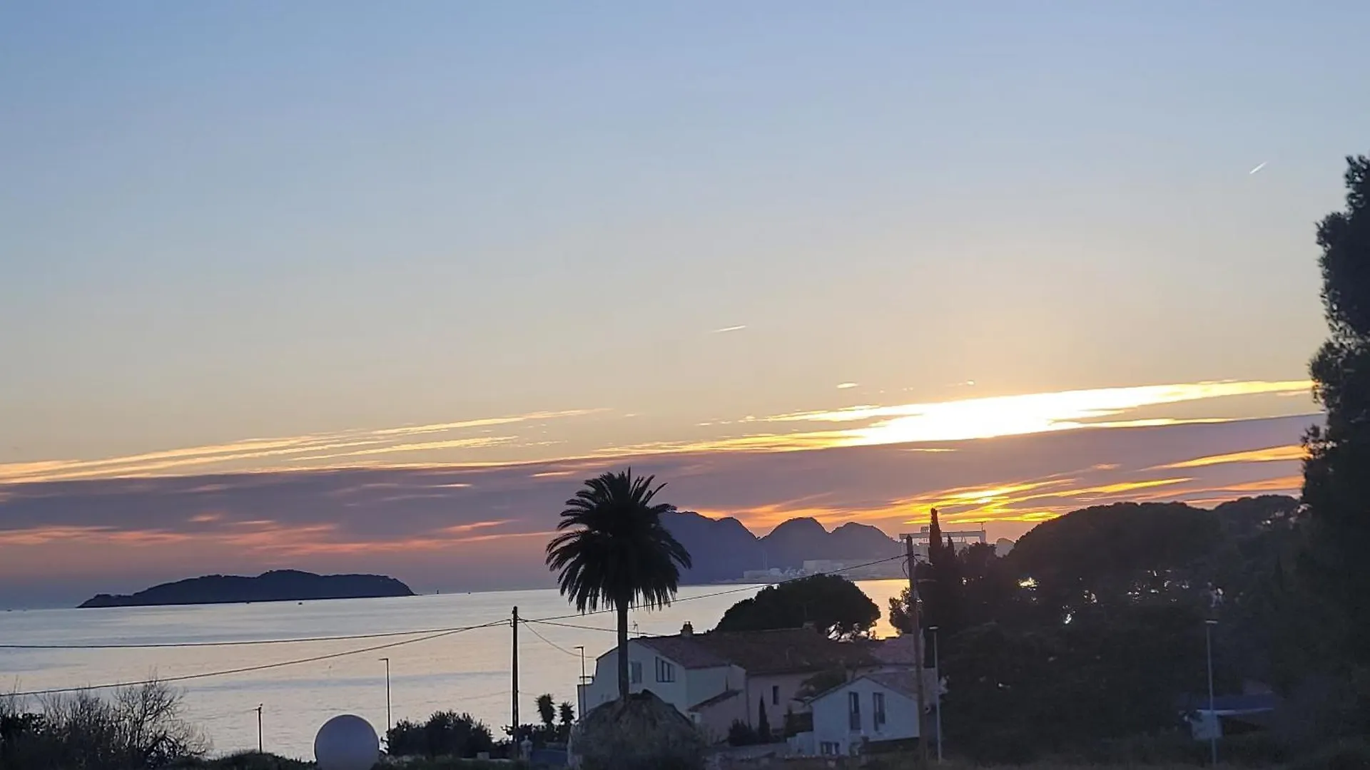 Studio Avec Terrasse-Loggia Vue Mer La Ciotat